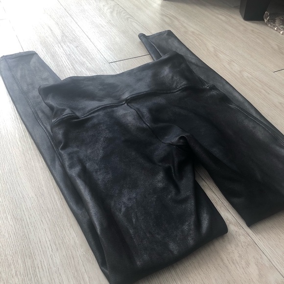 *SOLD* Spanx faux leather pleather leggings medium - Picture 8 of 14
